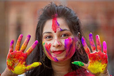 Holi 2024: What you need to know about the festival of colours - BBC News