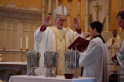 Hundreds gather for Chrism Mass at cathedral - Roman Catholic Diocese ...